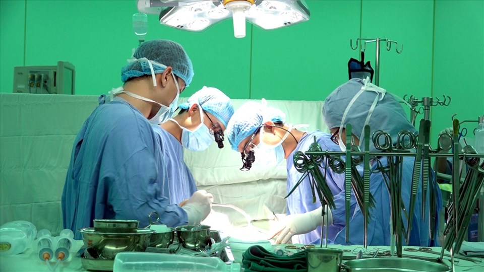 Phẫu thuật tim cho cháu D. Phẫu thuật tim cho cháu D.