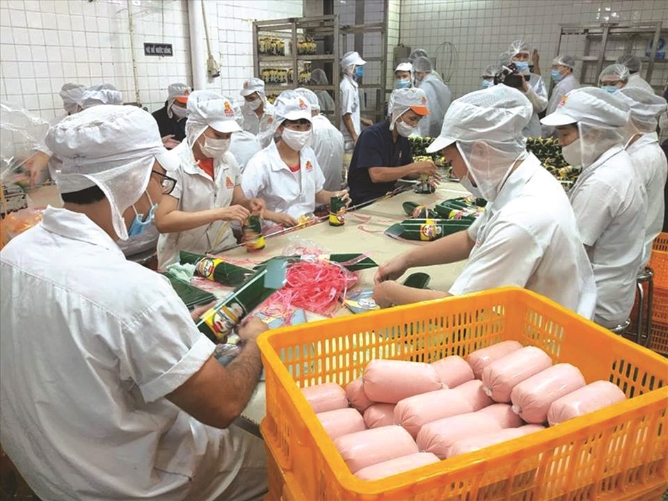 Bộ trưởng Y tế yêu cầu kiểm soát kháng sinh ngay từ khâu thức ăn chăn nuôi. Bộ trưởng Y tế yêu cầu kiểm soát kháng sinh ngay từ khâu thức ăn chăn nuôi.