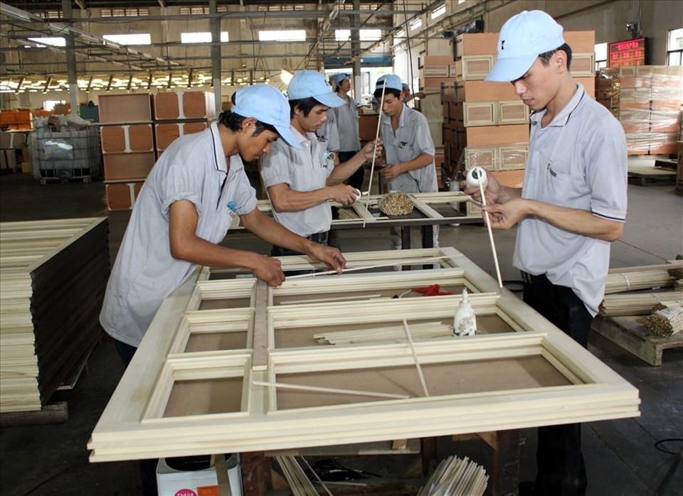 Sản xuất đồ gỗ xuất khẩu tại một doanh nghiệp ở KCN Mỹ Phước , tỉnh Bình Dương. Ảnh: Đ.A Sản xuất đồ gỗ xuất khẩu tại một doanh nghiệp ở KCN Mỹ Phước , tỉnh Bình Dương. Ảnh: Đ.A