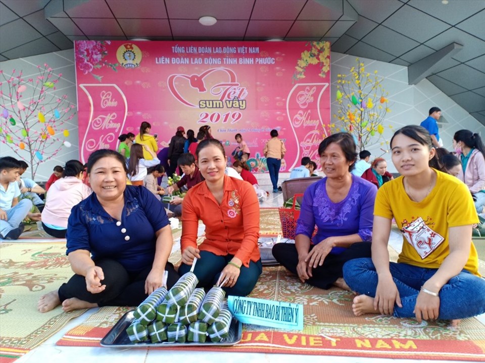 Công nhân sinh hoạt tại chương trình Tết sum vầy. Ảnh: C.H Công nhân sinh hoạt tại chương trình Tết sum vầy. Ảnh: C.H