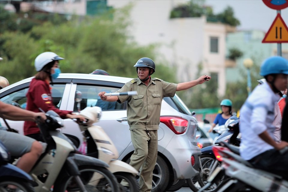Những bức ảnh nói lên ý thức giao thông một bộ phận người dân TPHCM Những bức ảnh nói lên ý thức giao thông một bộ phận người dân TPHCM