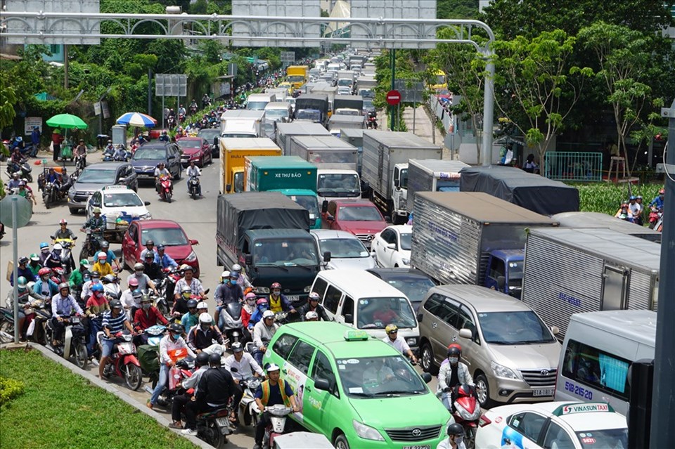 Năm 2019, TPHCM sẽ đẩy mạnh đầu tư hệ thống hạ tầng giao thông theo quy hoạch để giảm kẹt xe. Ảnh: M.Q Năm 2019, TPHCM sẽ đẩy mạnh đầu tư hệ thống hạ tầng giao thông theo quy hoạch để giảm kẹt xe. Ảnh: M.Q