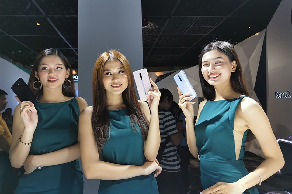 OPPO Reno2 và Reno2F ra mắt với mức giá 14.990.000VNĐ và 8.990.000VNĐ OPPO Reno2 và Reno2F ra mắt với mức giá 14.990.000VNĐ và 8.990.000VNĐ