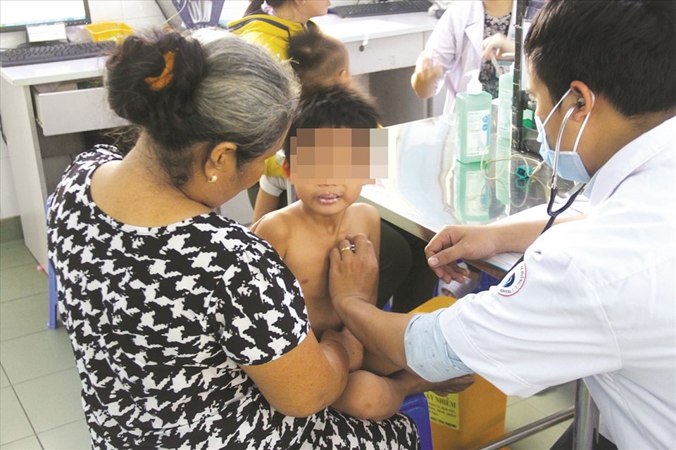 Nhiều trẻ có nguy cơ mắc các bệnh liên quan đường hô hấp, tiêu hóa. Nhiều trẻ có nguy cơ mắc các bệnh liên quan đường hô hấp, tiêu hóa.