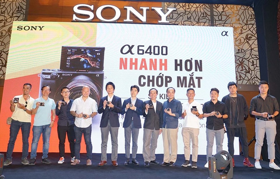 Ra mắt máy ảnh không gương lật Sony α6400 tại Việt Nam. Ra mắt máy ảnh không gương lật Sony α6400 tại Việt Nam.