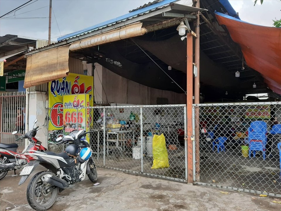Quán ốc bị côn đồ đập phá đã phải tạm thời đóng cửa. Quán ốc bị côn đồ đập phá đã phải tạm thời đóng cửa.