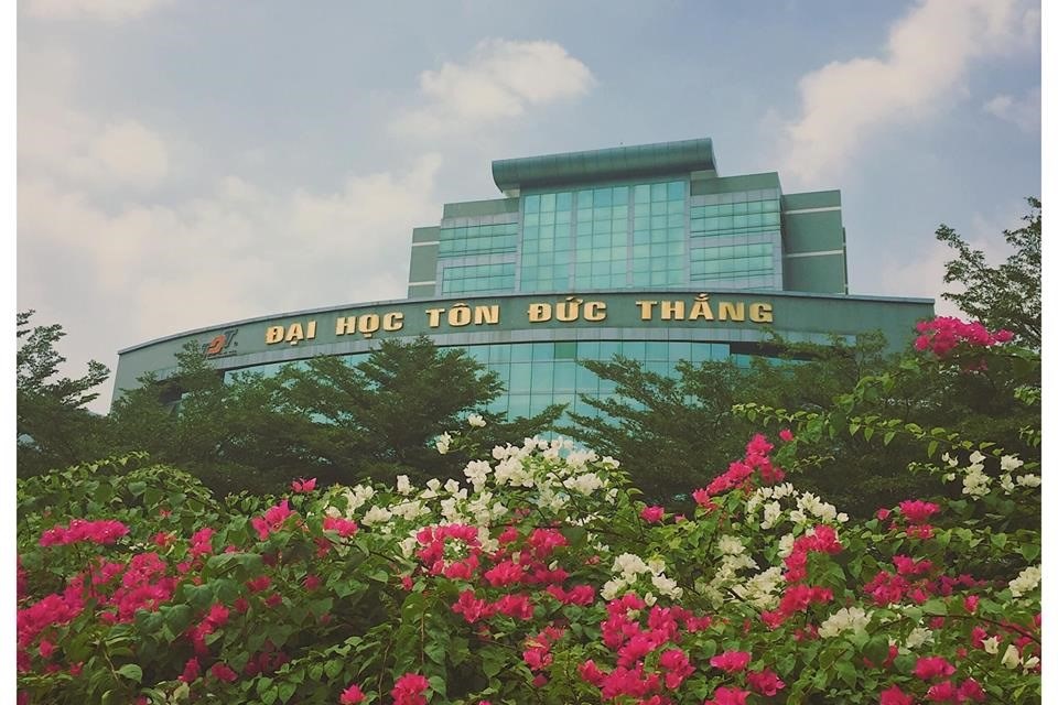 Không cần nơi sang chảnh, ngay tại trường ĐH cũng có thể "sống ảo" Không cần nơi sang chảnh, ngay tại trường ĐH cũng có thể "sống ảo"