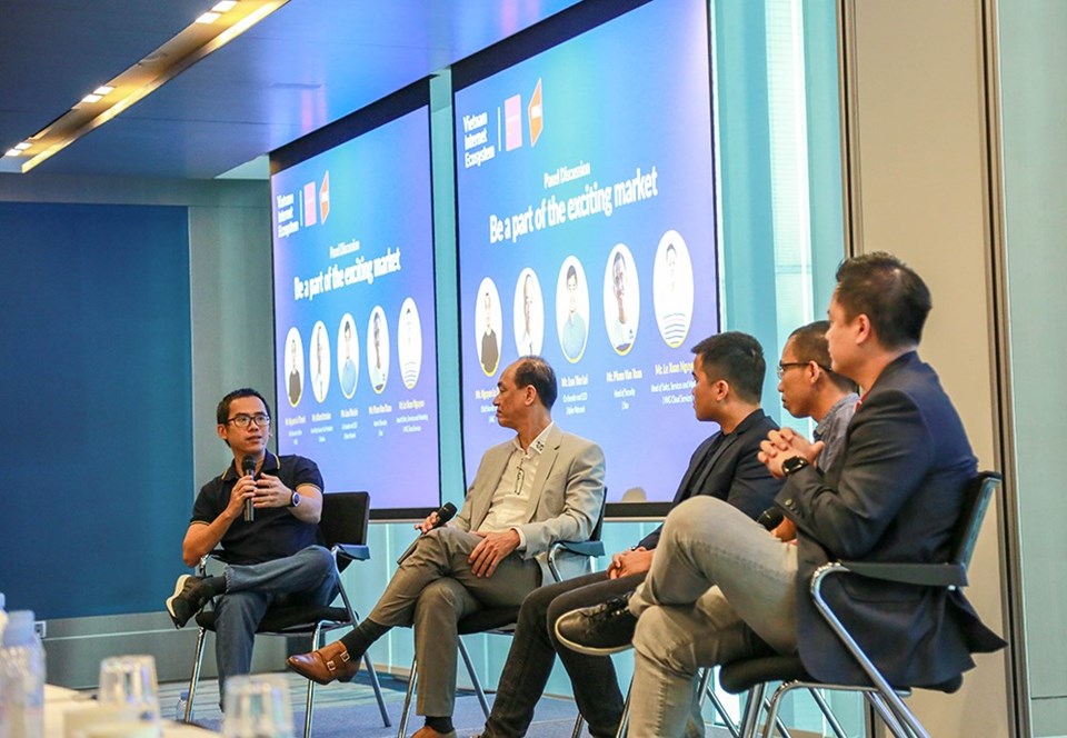 Các diễn giả tại Diễn đàn "Hệ sinh thái Internet Việt Nam 2019". Các diễn giả tại Diễn đàn "Hệ sinh thái Internet Việt Nam 2019".