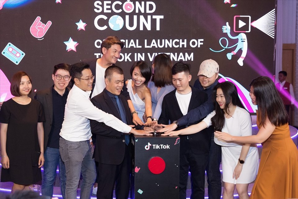Khoảnh khắc chính thức ra mắt TikTok tại Việt Nam. Khoảnh khắc chính thức ra mắt TikTok tại Việt Nam.