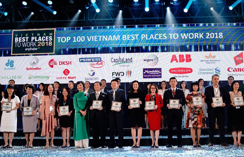 Đại diện Sanofi Việt Nam được vinh danh trong Top 100 nơi làm việc tốt nhất Việt Nam 2018 Đại diện Sanofi Việt Nam được vinh danh trong Top 100 nơi làm việc tốt nhất Việt Nam 2018