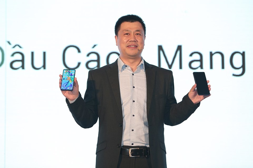 Henry Liu - Tổng giám đốc Nhóm Kinh doanh và Tiêu dùng Huawei Việt Nam - ra mắt P30 series. Henry Liu - Tổng giám đốc Nhóm Kinh doanh và Tiêu dùng Huawei Việt Nam - ra mắt P30 series.