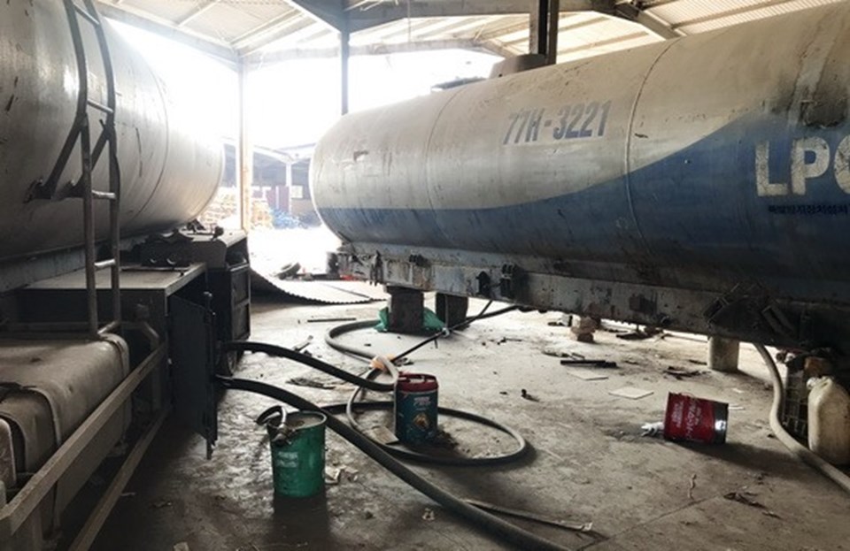Hệ thống sang chiết gas trái phép từ xe bồn ra bình gas các loại. Ảnh: B.Đ.N Hệ thống sang chiết gas trái phép từ xe bồn ra bình gas các loại. Ảnh: B.Đ.N