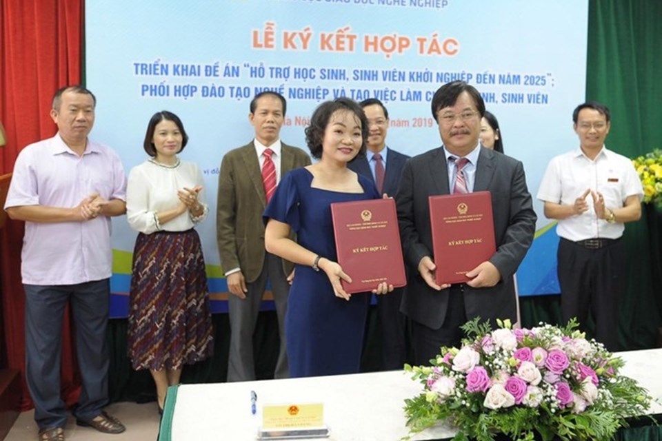 Ký kết hỗ trợ học sinh, sinh viên khởi nghiệp Ký kết hỗ trợ học sinh, sinh viên khởi nghiệp