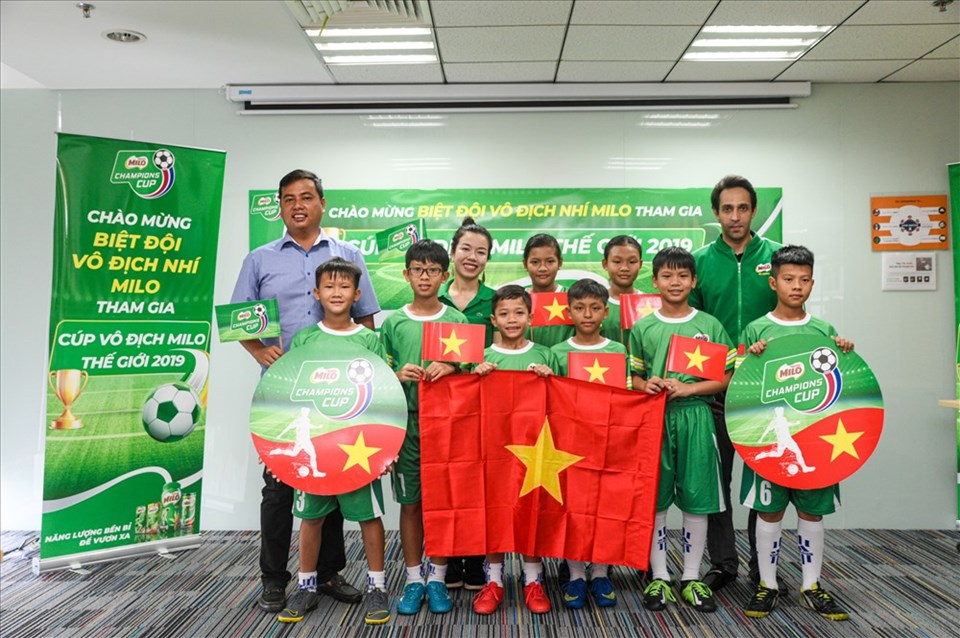 Đội tuyển Việt Nam chính thức lên đường tham gia CÚP MILO Vô địch Thế giới. Đội tuyển Việt Nam chính thức lên đường tham gia CÚP MILO Vô địch Thế giới.