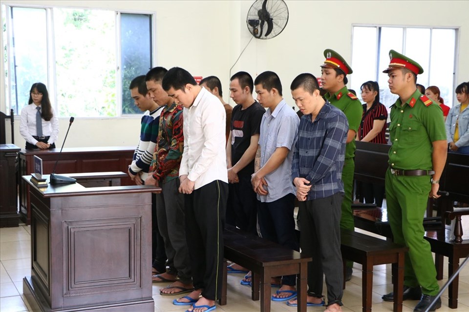 6 người đi tù vì 1 người ghen, phiên tòa đẫm nước mắt 6 người đi tù vì 1 người ghen, phiên tòa đẫm nước mắt