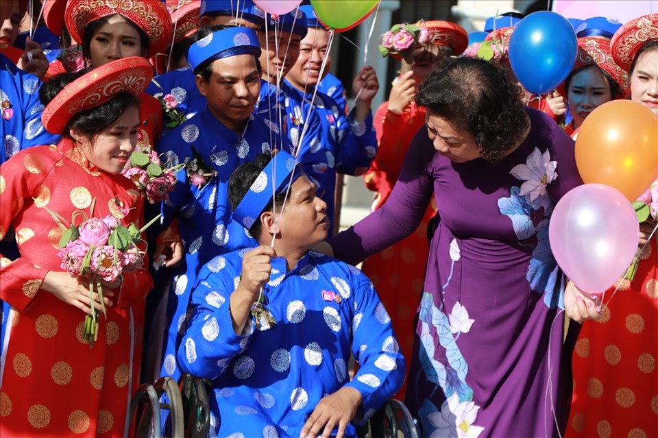 Các cặp đôi tham gia lễ cưới tập thể năm 2018 - Ảnh: L.T Các cặp đôi tham gia lễ cưới tập thể năm 2018 - Ảnh: L.T