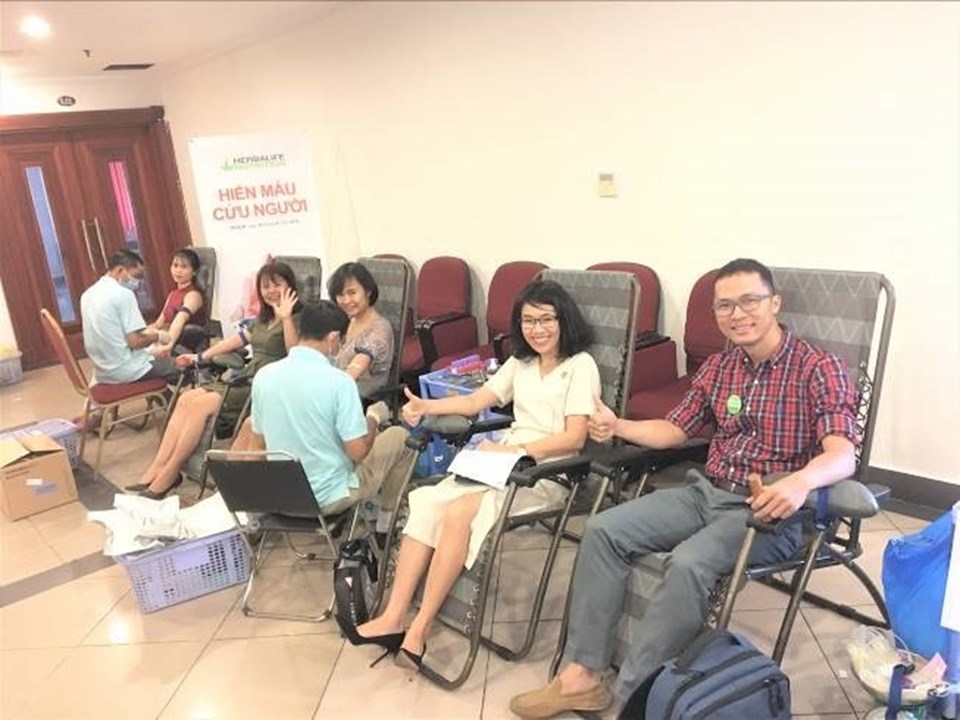Thành viên và nhân viên Herbalife Việt Nam tham gia hiến máu cứu người tại TP.HCM. Thành viên và nhân viên Herbalife Việt Nam tham gia hiến máu cứu người tại TP.HCM.