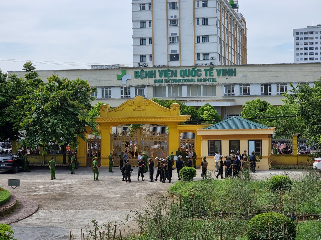 Anh ninh tại phiên toàn được siết chặt. Ảnh: Quang Đại
