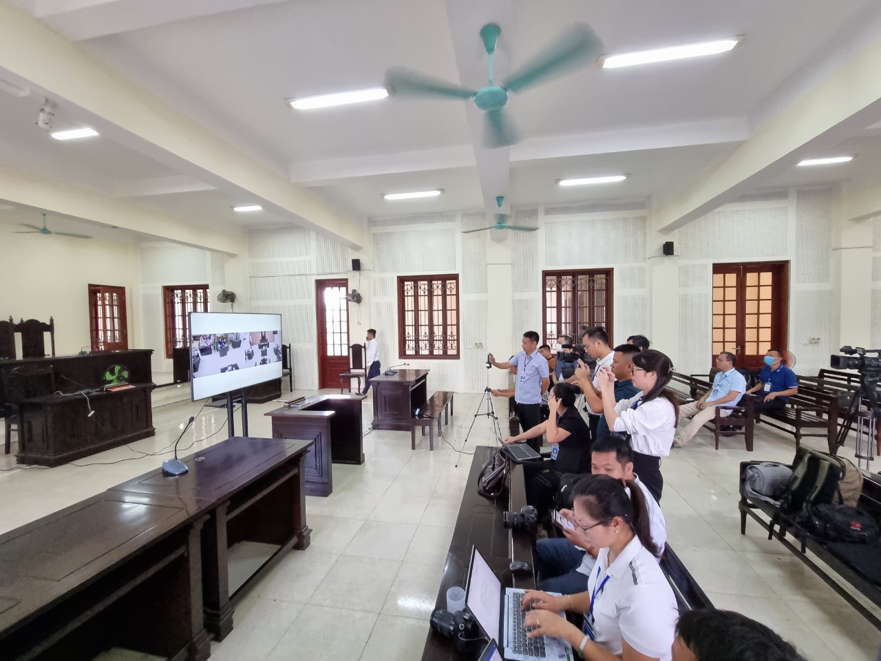 Cơ quan báo chí có phòng tác nghiệp riêng. Ảnh: Quang Đại