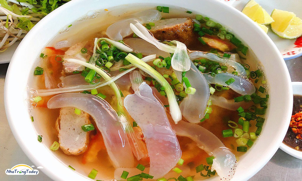 Đến Nha Trang phải ăn bún sứa. Ảnh: nhatrangtoday.vn